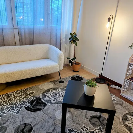 Chez Les P'tits Loups Apartment *